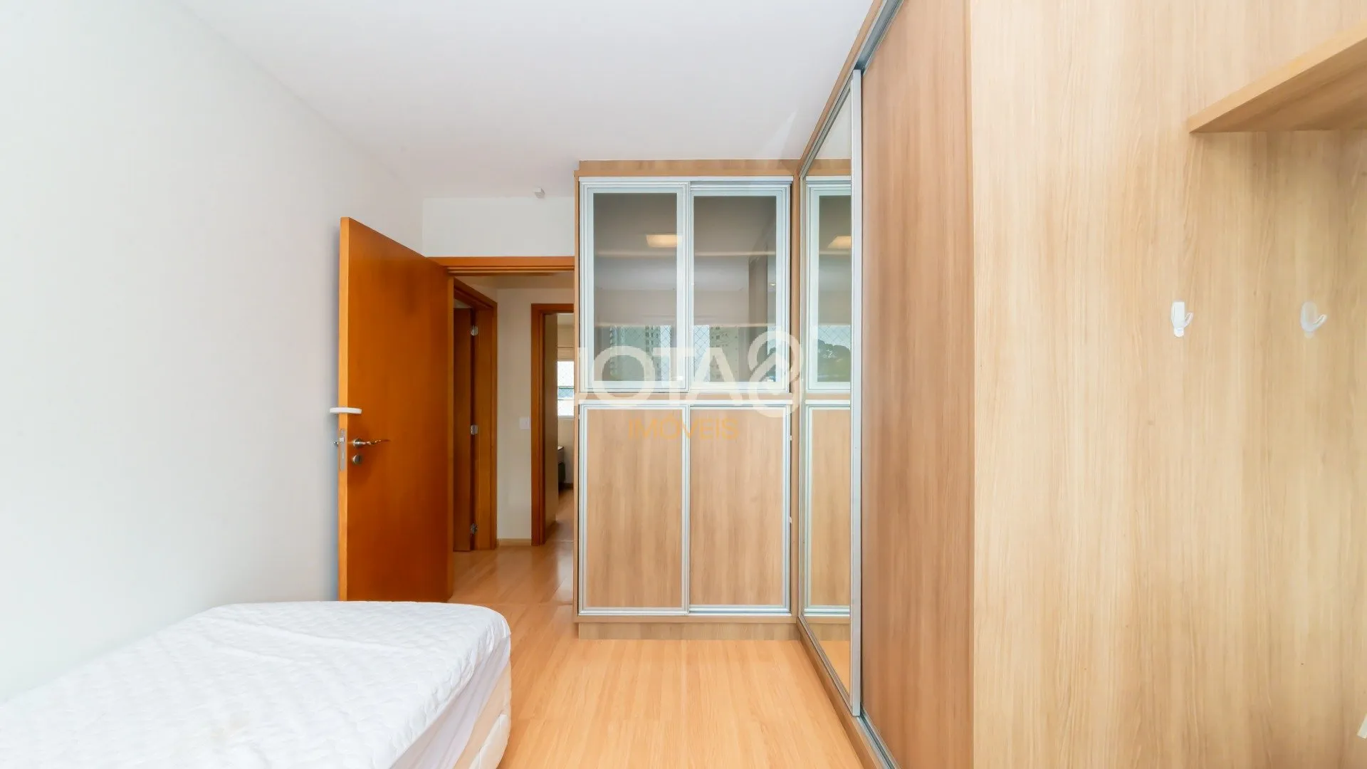 3-bedroom apartment in a building with a gym — photo 30