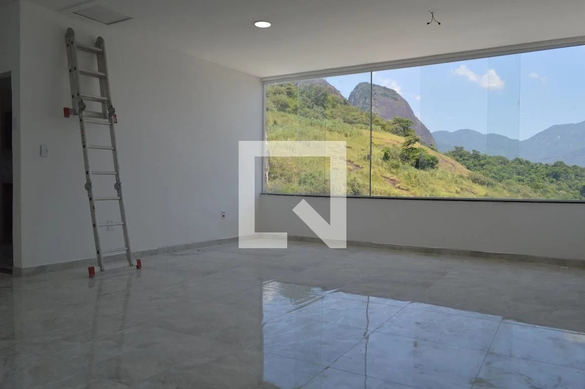 Casa de 3 quartos com janelas do piso ao teto — photo 8