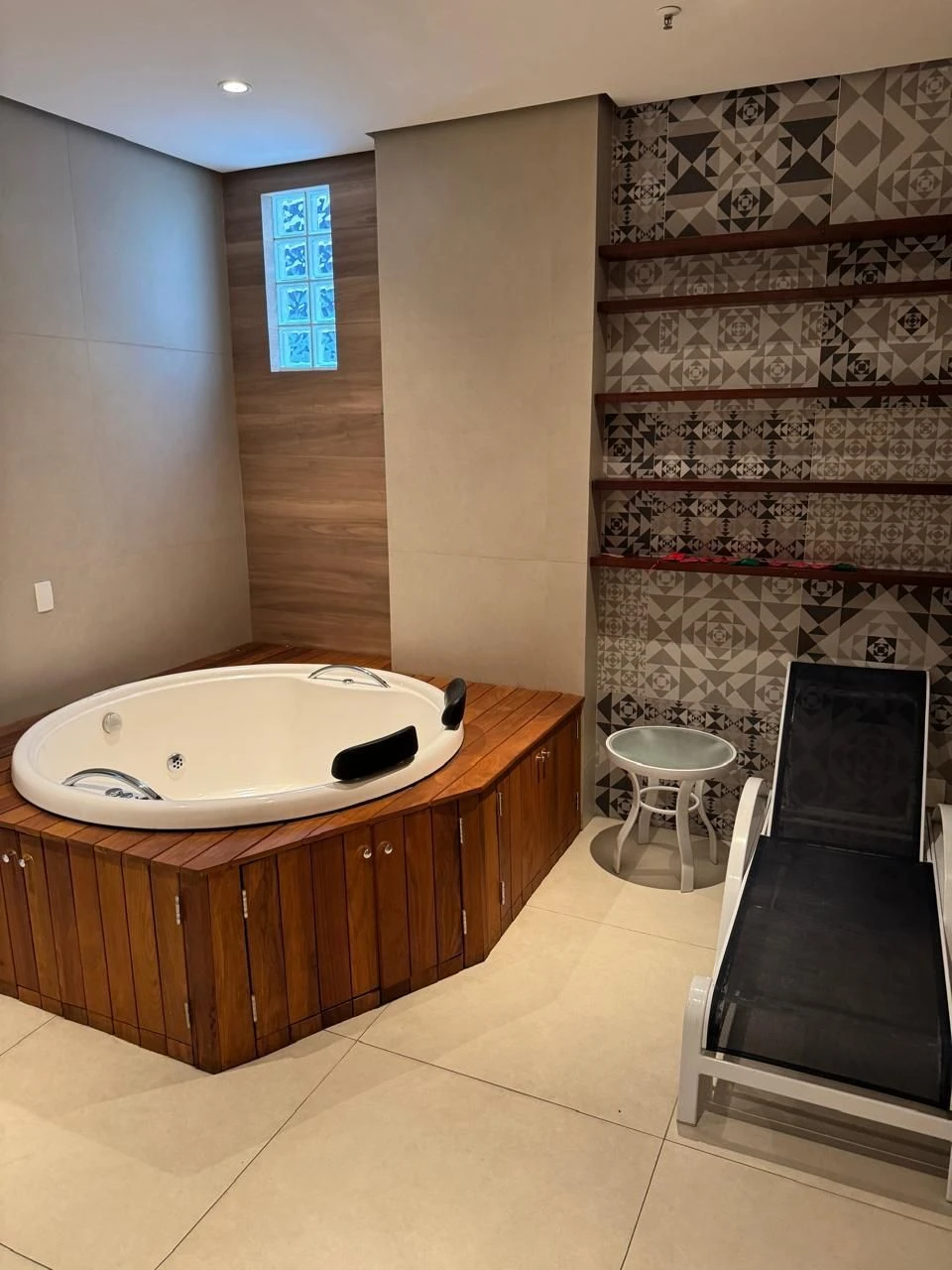 Furnished 1-bedroom apartment with pet-friendly policy — photo 4