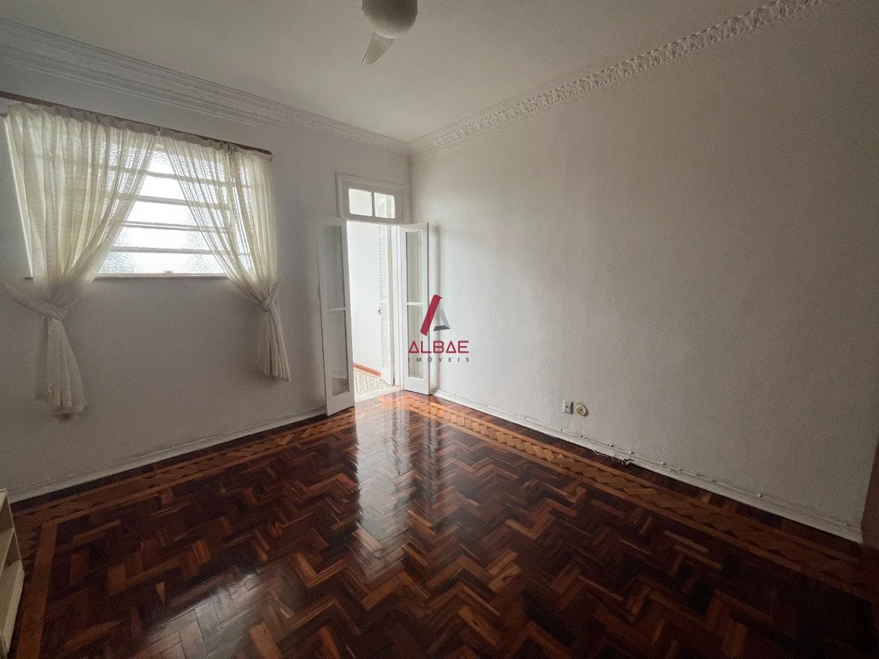 3-bedroom apartment with glassed-in balcony windows — photo 24