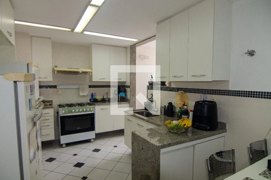 Furnished apartment, 166 m², with floor-to-ceiling windows — photo 24