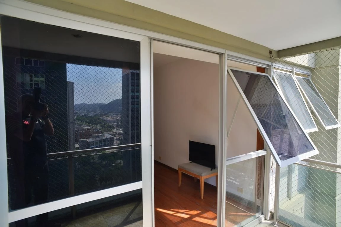 Furnished apartment, 63 m², with wood or laminate floors — photo 5