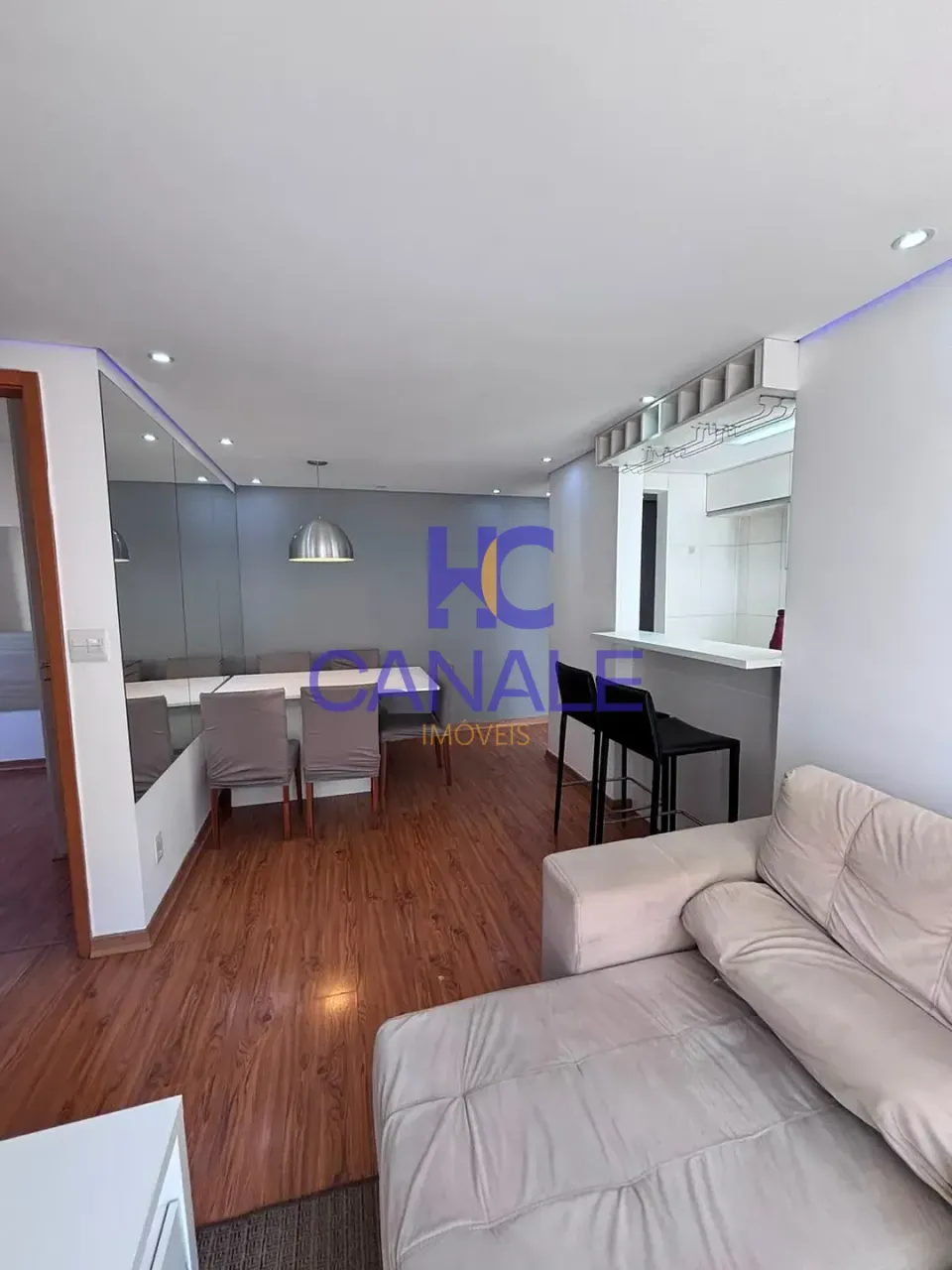 2-bedroom apartment with a closed kitchen and balcony — photo 3