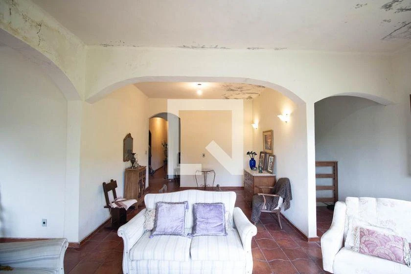 Furnished house with 4 bedrooms and 215 m² — photo 38