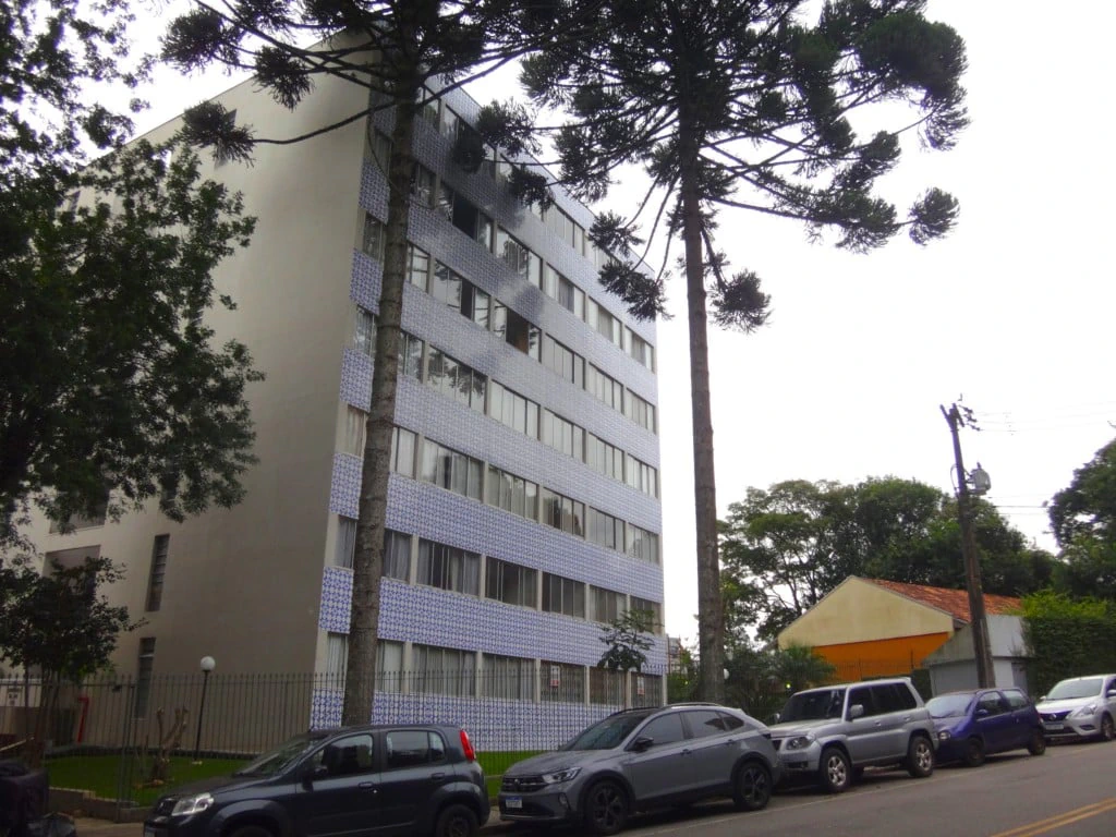2-bedroom apartment with wood or laminate floors in Curitiba — photo 14