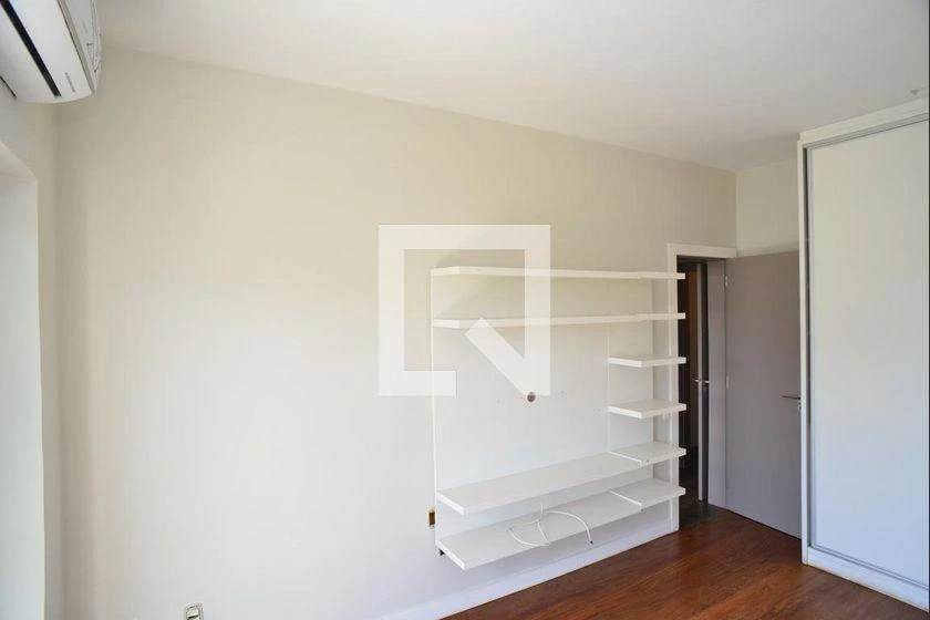 3-bedroom apartment with a walk-in closet — photo 28