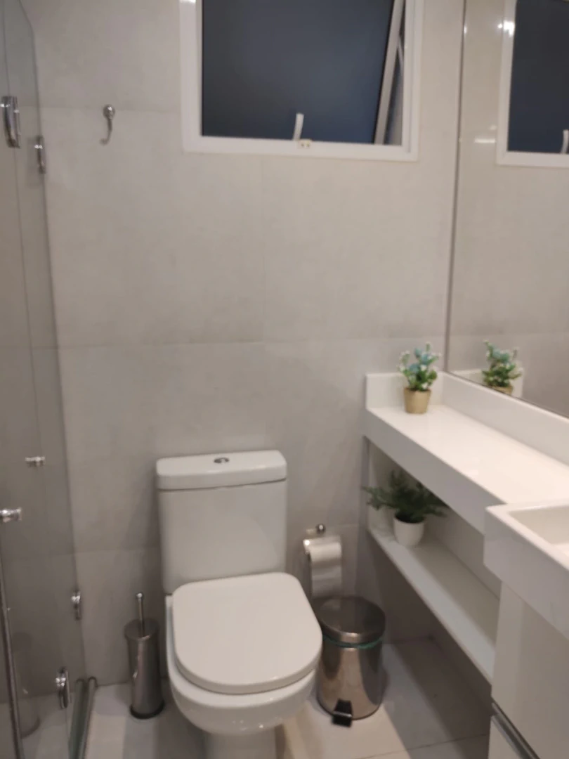 Квартира 92 м² із заскленим балконом та панорамними вікнами — photo 28