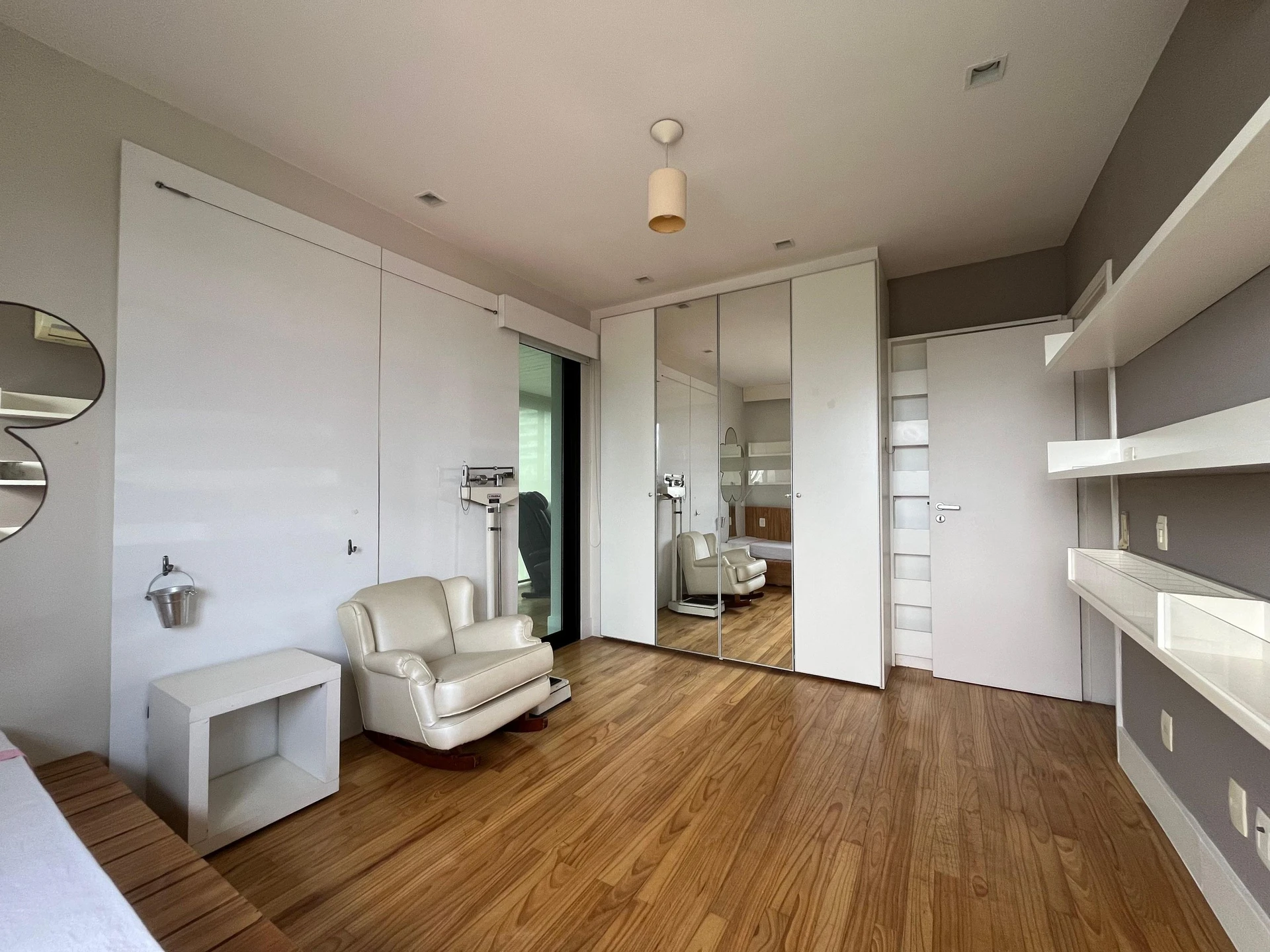 4-bedroom apartment with a water view — photo 23