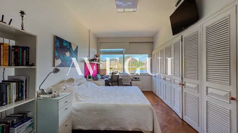 Duplex penthouse with balcony, 5 bedrooms and 5 baths — photo 16