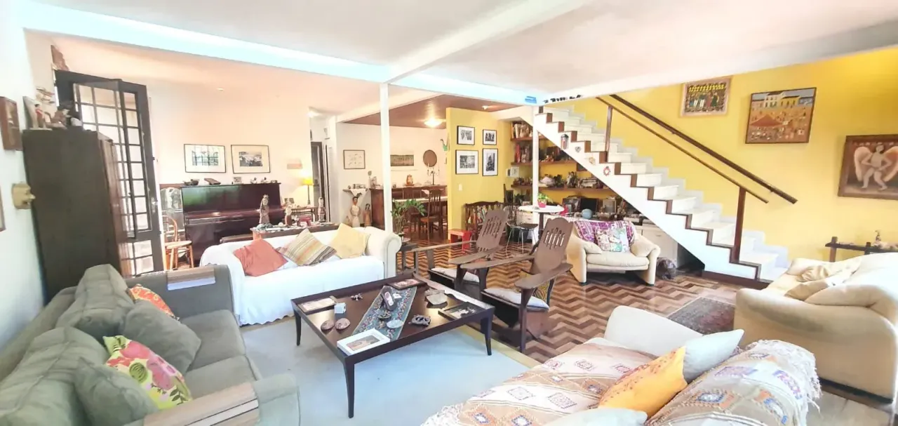 Furnished house with a balcony and 5 bedrooms overall — photo 9