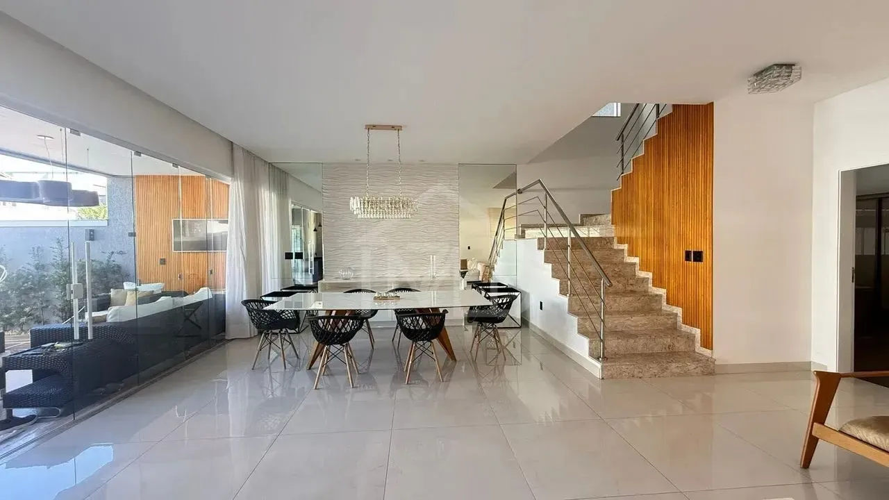 Furnished house with 5 bedrooms and 5 baths, 385 m² — photo 8