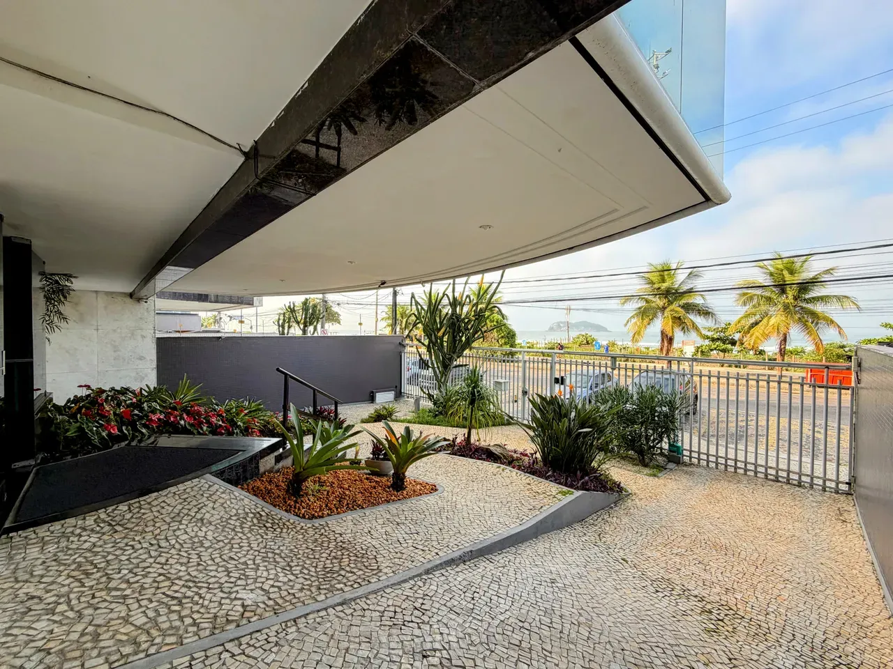 3-bedroom apartment with glass-enclosed balcony and 4 baths — photo 48
