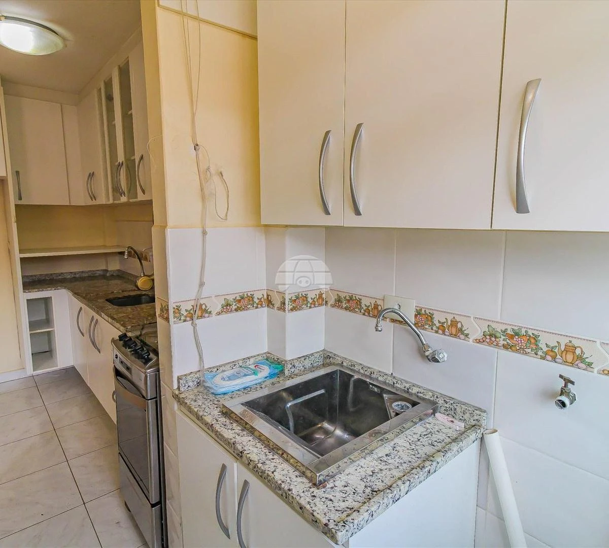 2-bedroom apartment with wood or laminate floors in Curitiba — photo 8