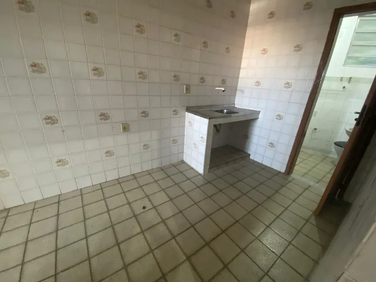 Unfurnished 2-bedroom apartment with a closed kitchen — photo 4