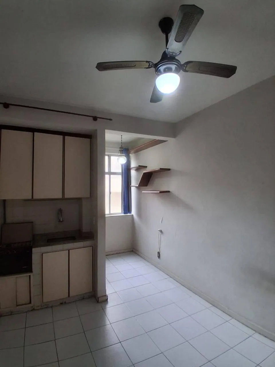Studio with kitchenette and glass shower enclosure — photo 19