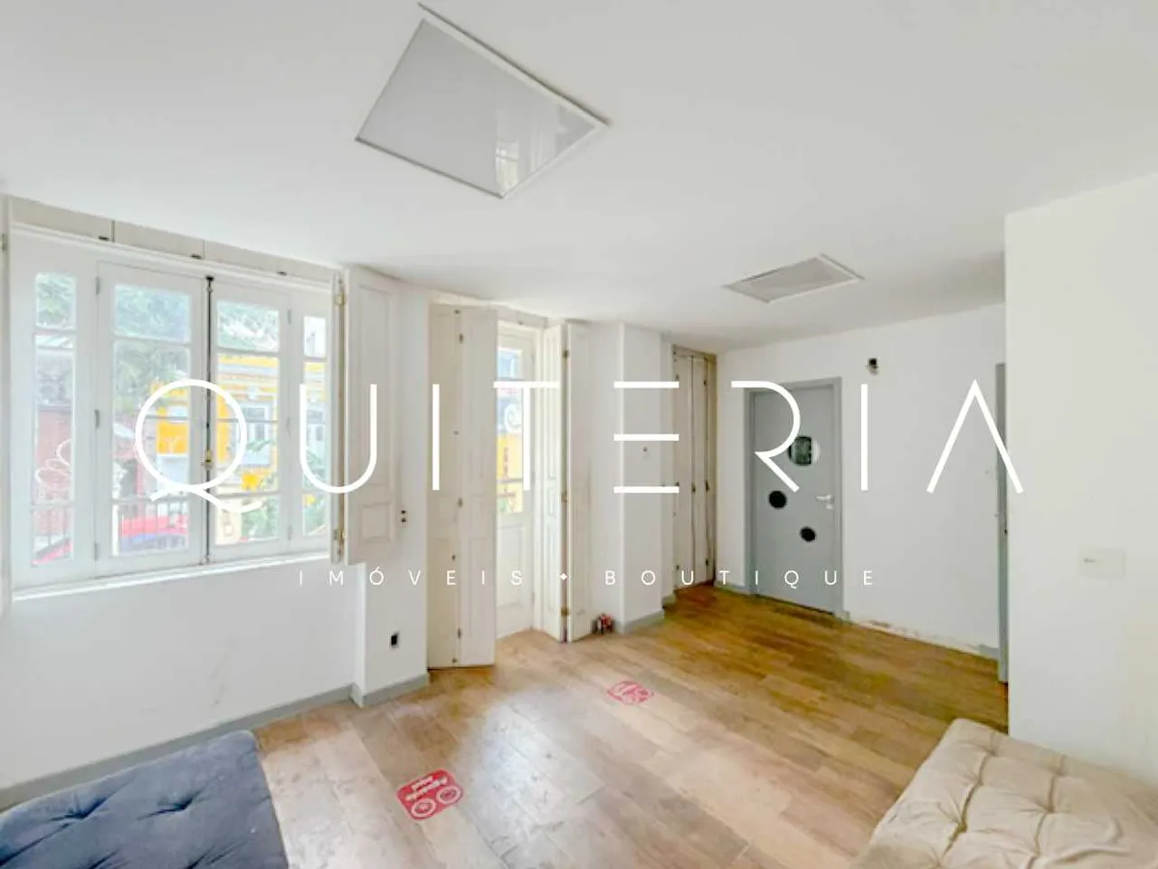 House with 5 bedrooms and glass-enclosed showers — photo 5