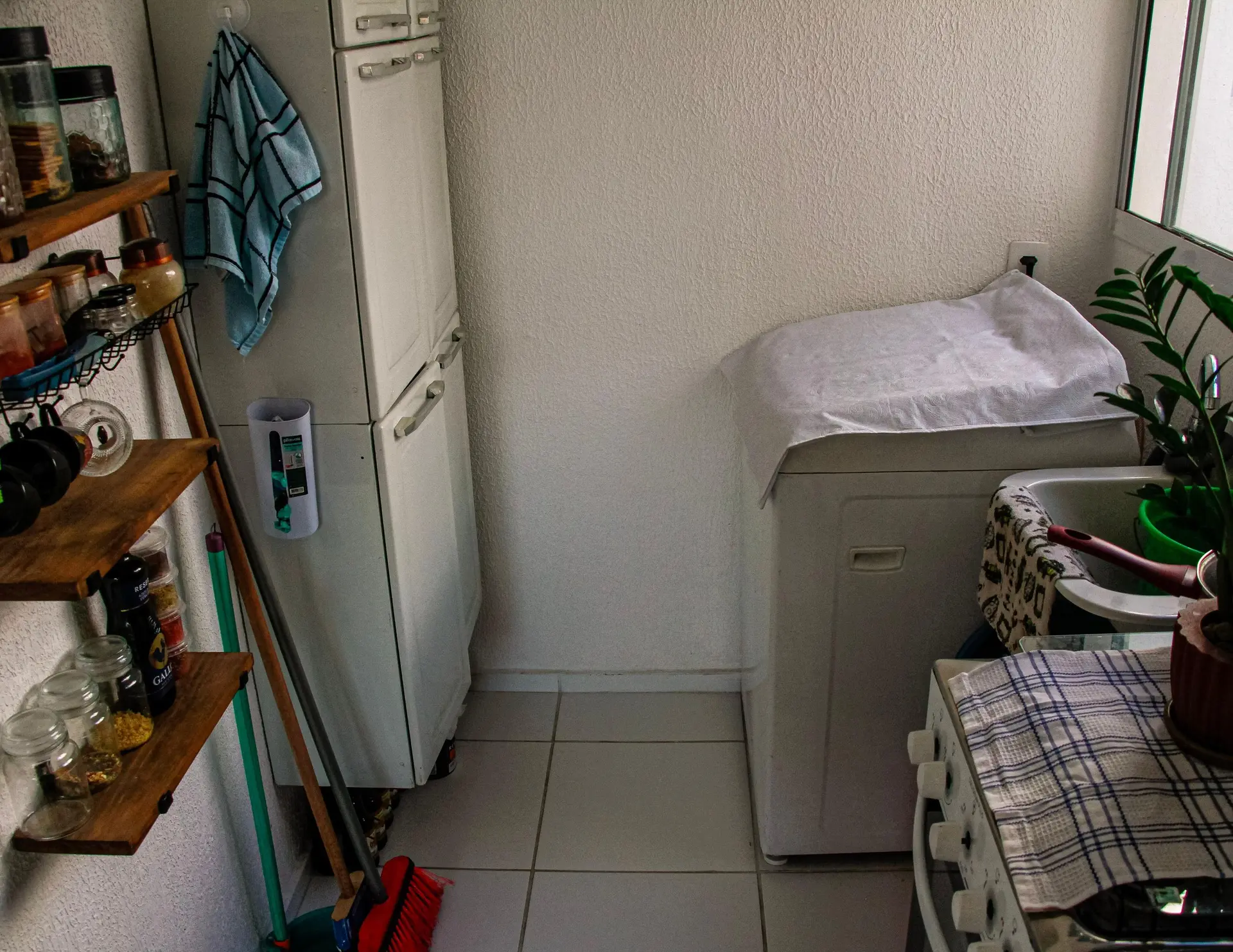 Furnished 2-bedroom apartment with a separate kitchen — photo 10