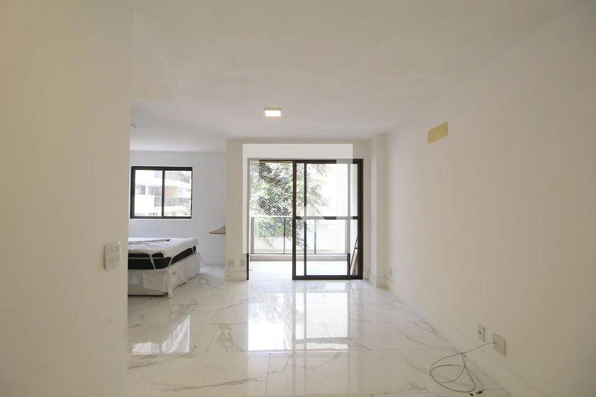 Студия 40 м² со стиральной машиной и застеклённым балконом — photo 6