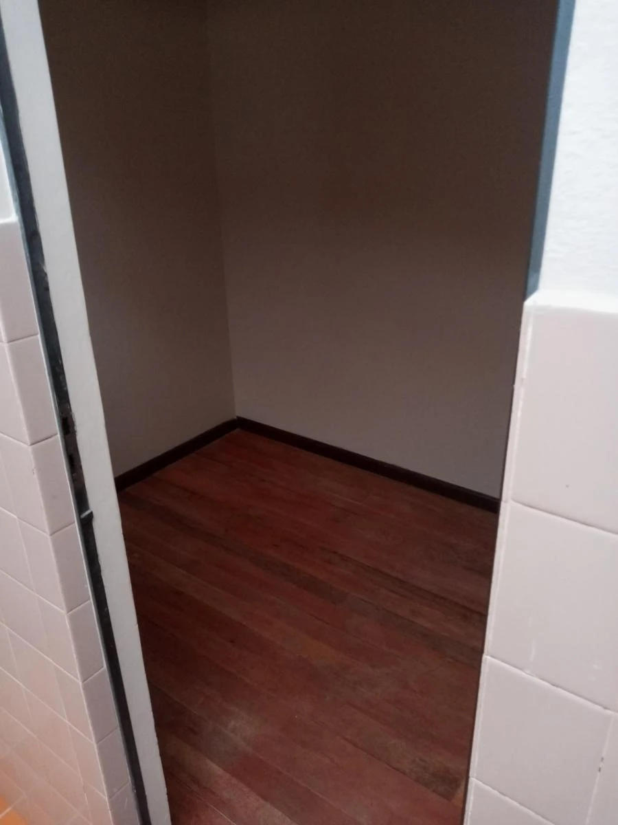 Walk-in closet in a 3-bedroom apartment, 140 m² — photo 7