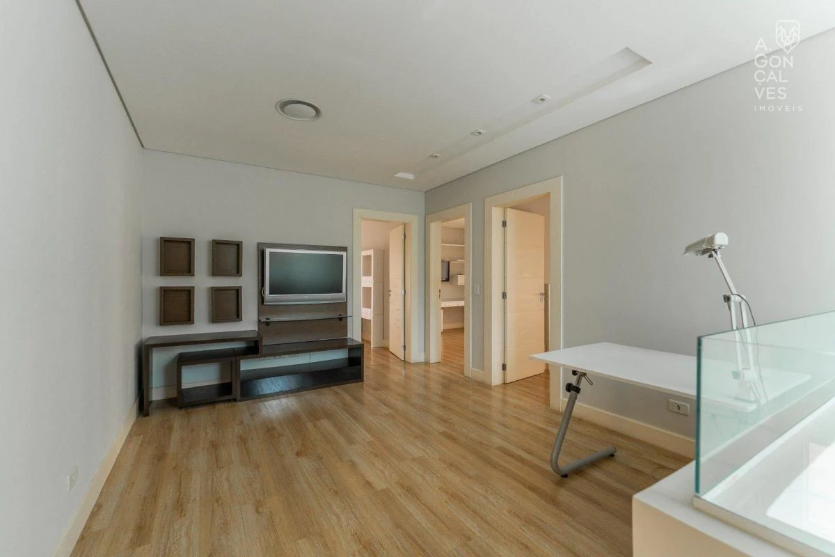 Furnished house with 3 en-suite bedrooms and balconies — photo 30