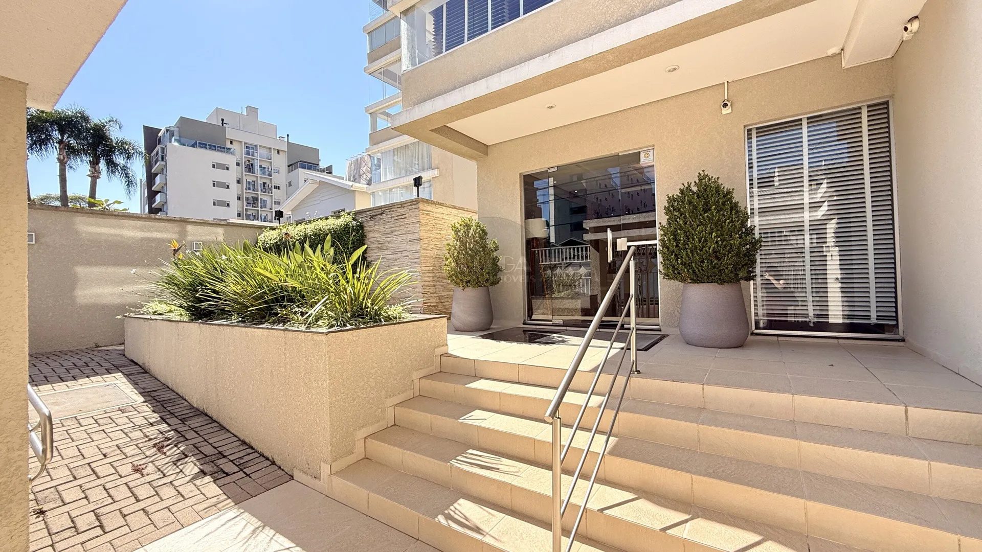 Apartamento semi mobiliado com varanda e churrasqueira — photo 2