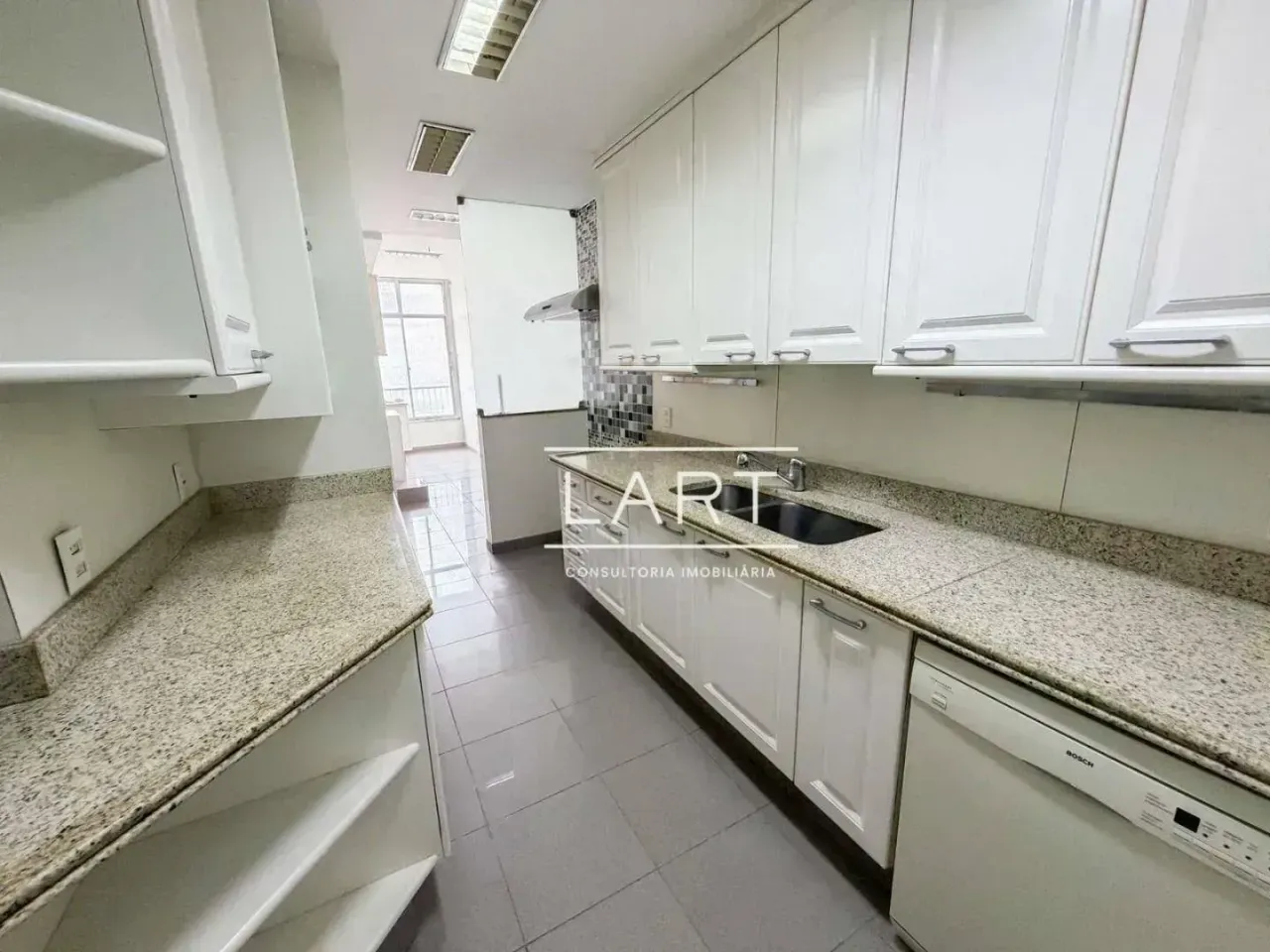 Apartment with 3 bedrooms and 4 bathrooms, 190 m²