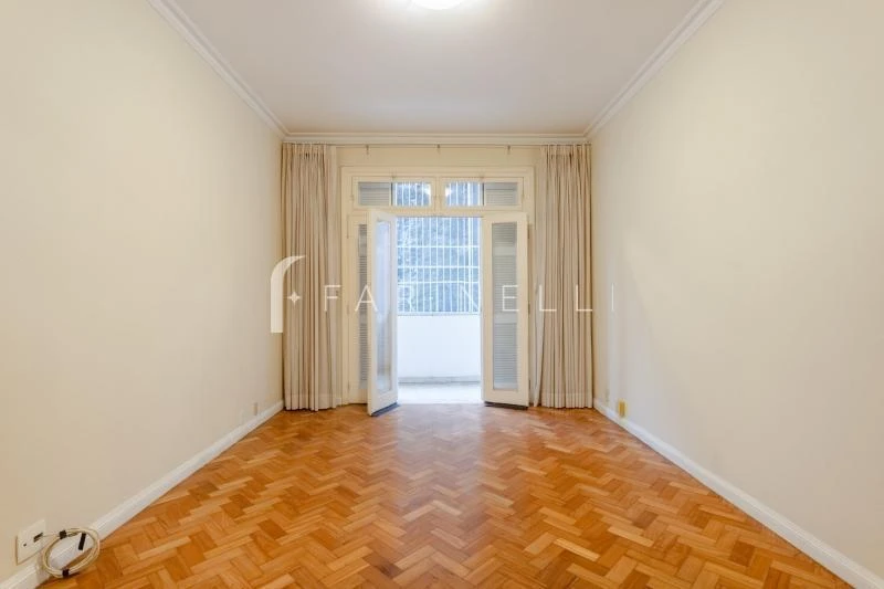 248 m² apartment with 3 bedrooms and 4 bathrooms — photo 18