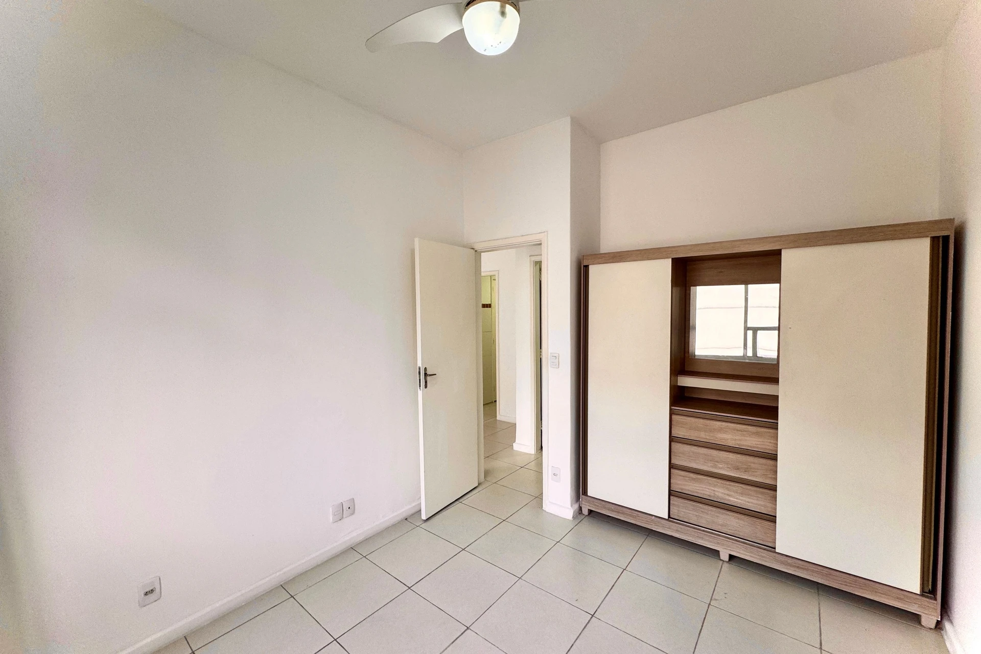 One-bedroom apartment with a mountain view in Rio de Janeiro — photo 4
