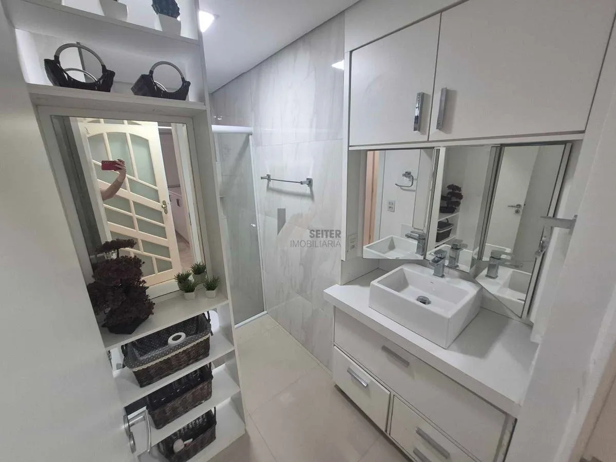 3-bedroom apartment with a glass-enclosed balcony — photo 12