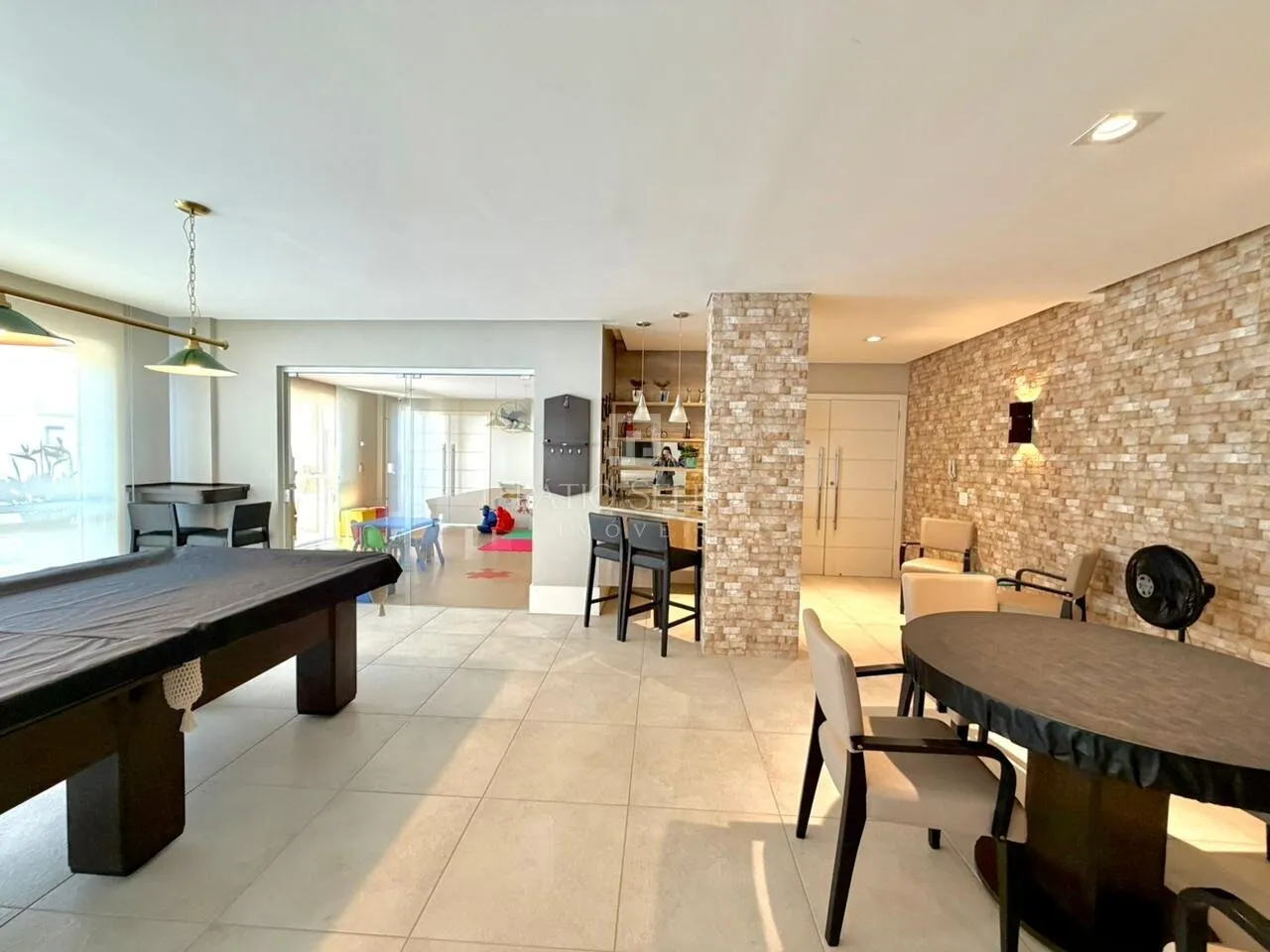 3-bedroom apartment with a washing machine in Curitiba — photo 48