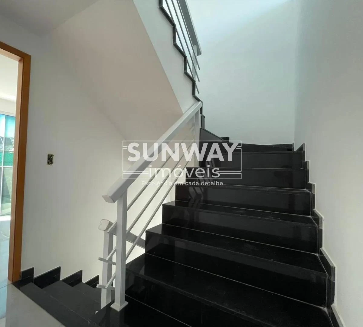 Casa, 380 m², com janelas do piso ao teto — photo 24