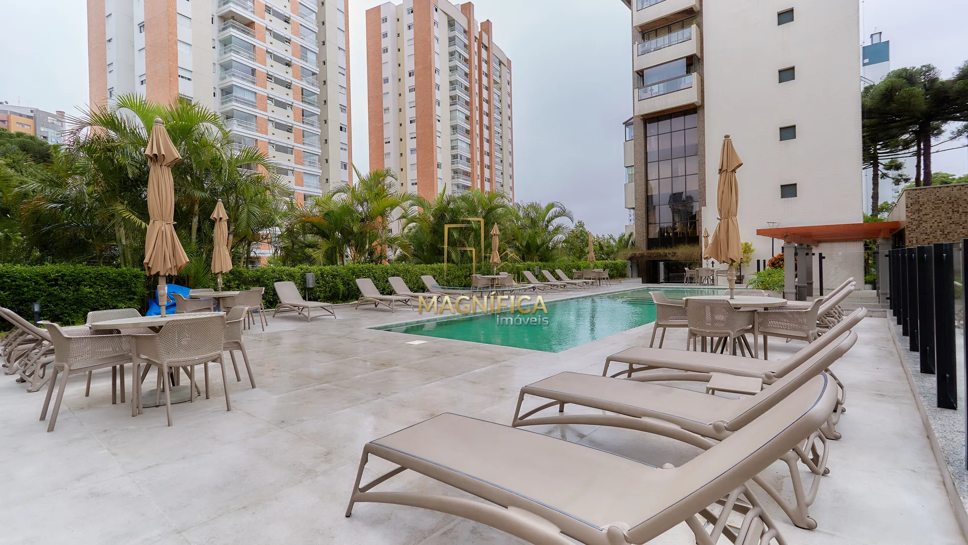 Apartamento de 322 m² con 3 suites y 4 plazas de garaje — photo 2
