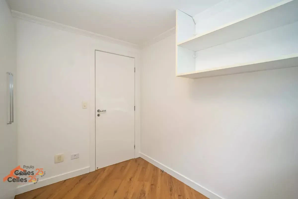 3-bedroom apartment with a grill on the balcony in Curitiba — photo 26