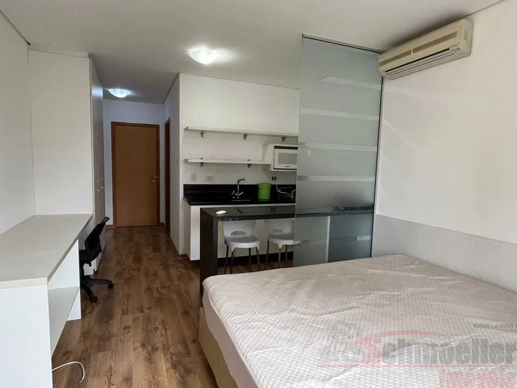 1 quarto e varanda envidraçada: apartamento de 28 m² — photo 2
