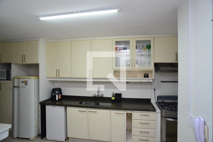 Furnished 4-bedroom apartment 145 m² with 2 parking spots — photo 45