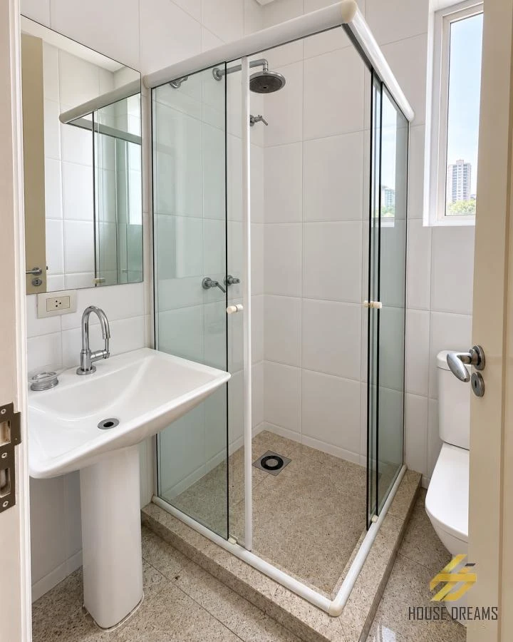 344 m² apartment with a walk-in closet and a bathtub — photo 9