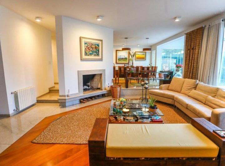 Furnished house with 4 bedrooms, 1 en-suite and parking