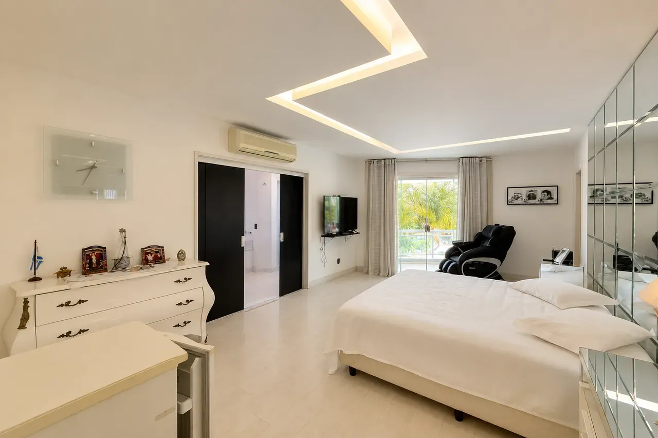 Furnished house, 773 m², with a bathtub — photo 13