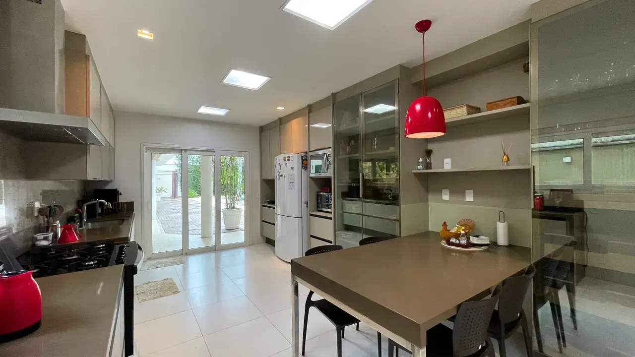 Furnished house with 4 bedrooms and an open-plan kitchen — photo 44