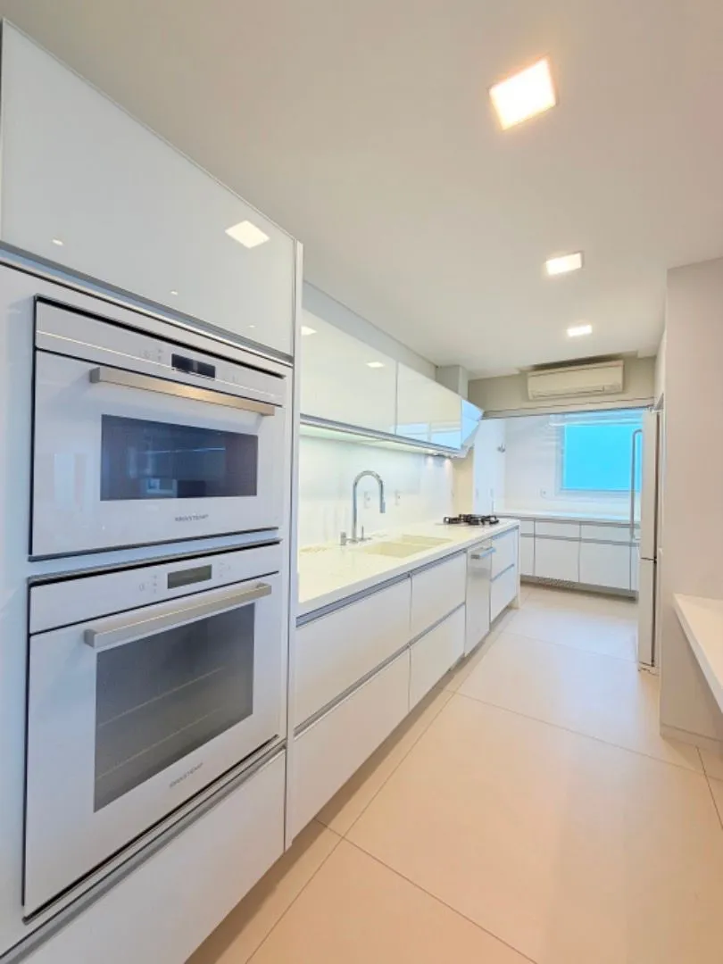 140 m² apartment with 3 bedrooms and a closed balcony — photo 11