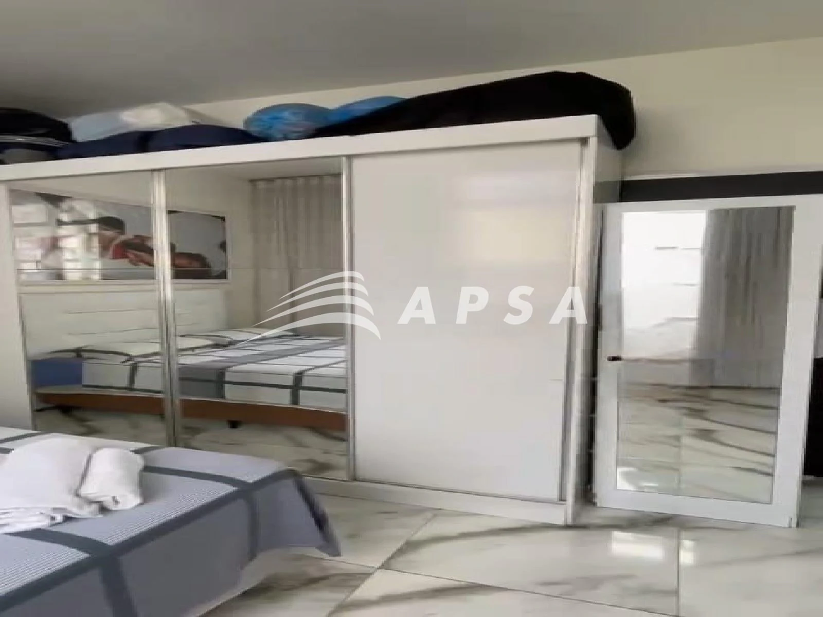 Furnished 1-bedroom apartment with enclosed balcony — photo 12