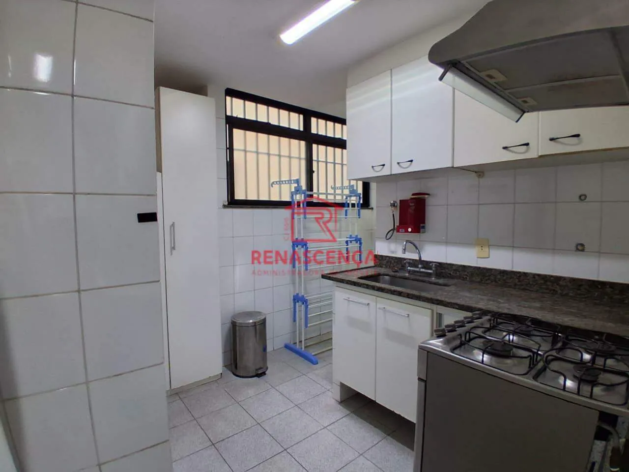 3-bedroom apartment with 3 bathrooms and a balcony — photo 23