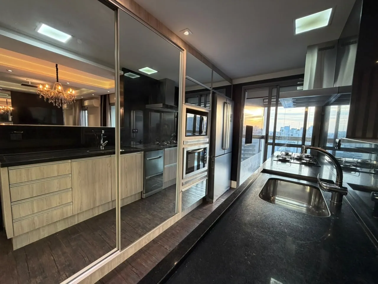 Floor-to-ceiling windows in a 3-bedroom apartment, 133 m² — photo 2