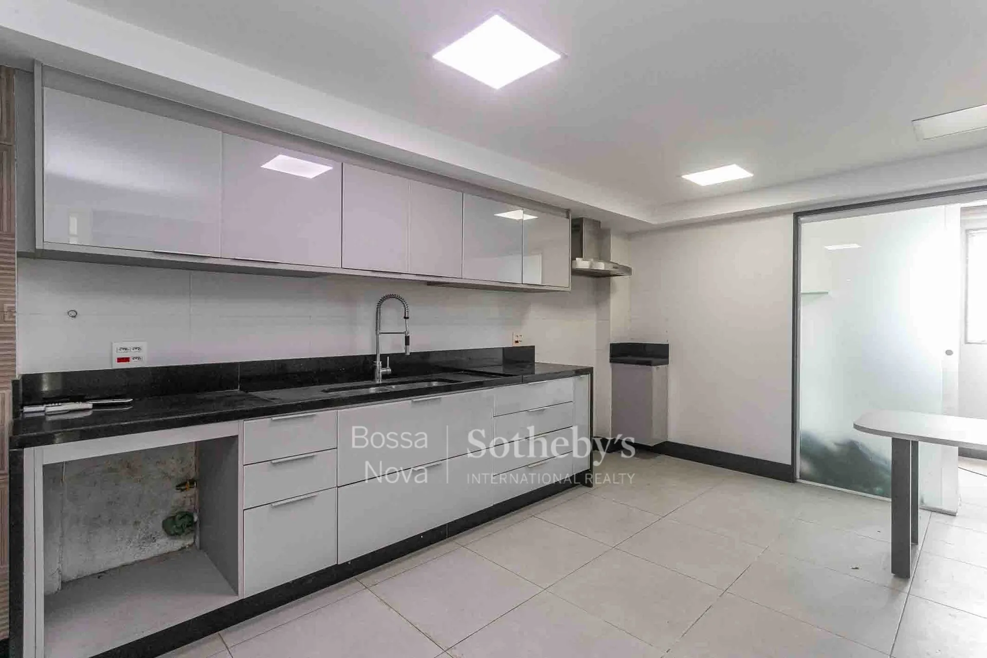 3-bedroom apartment with a private BBQ — photo 20