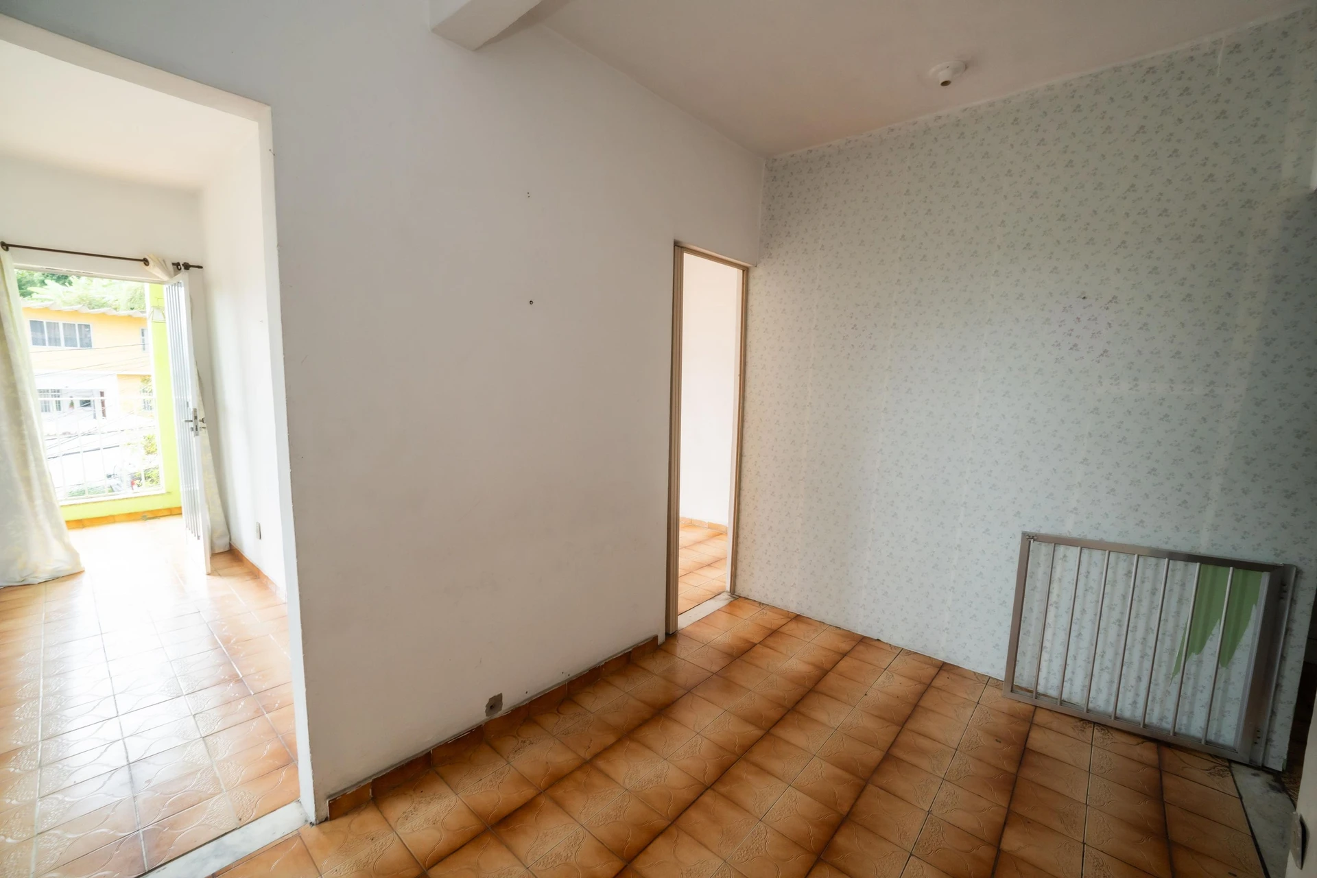 Unfurnished house with 2 bedrooms, yard and balcony — photo 24