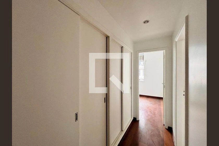 3-bedroom apartment with wood or laminate floors — photo 24