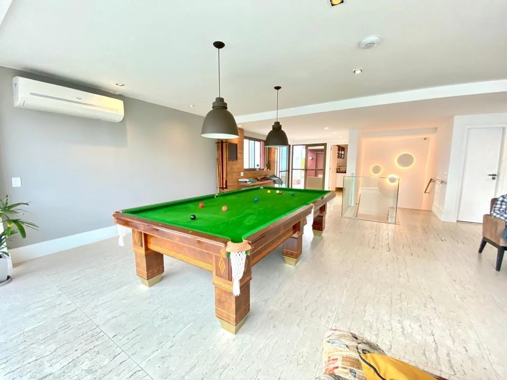 Furnished penthouse with balcony and open-plan kitchen — photo 18