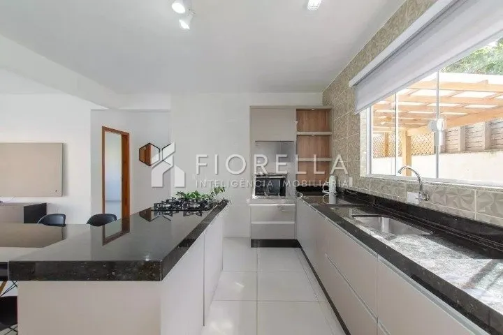 Floor-to-ceiling windows in a 3-bedroom house, 106 m² — photo 8