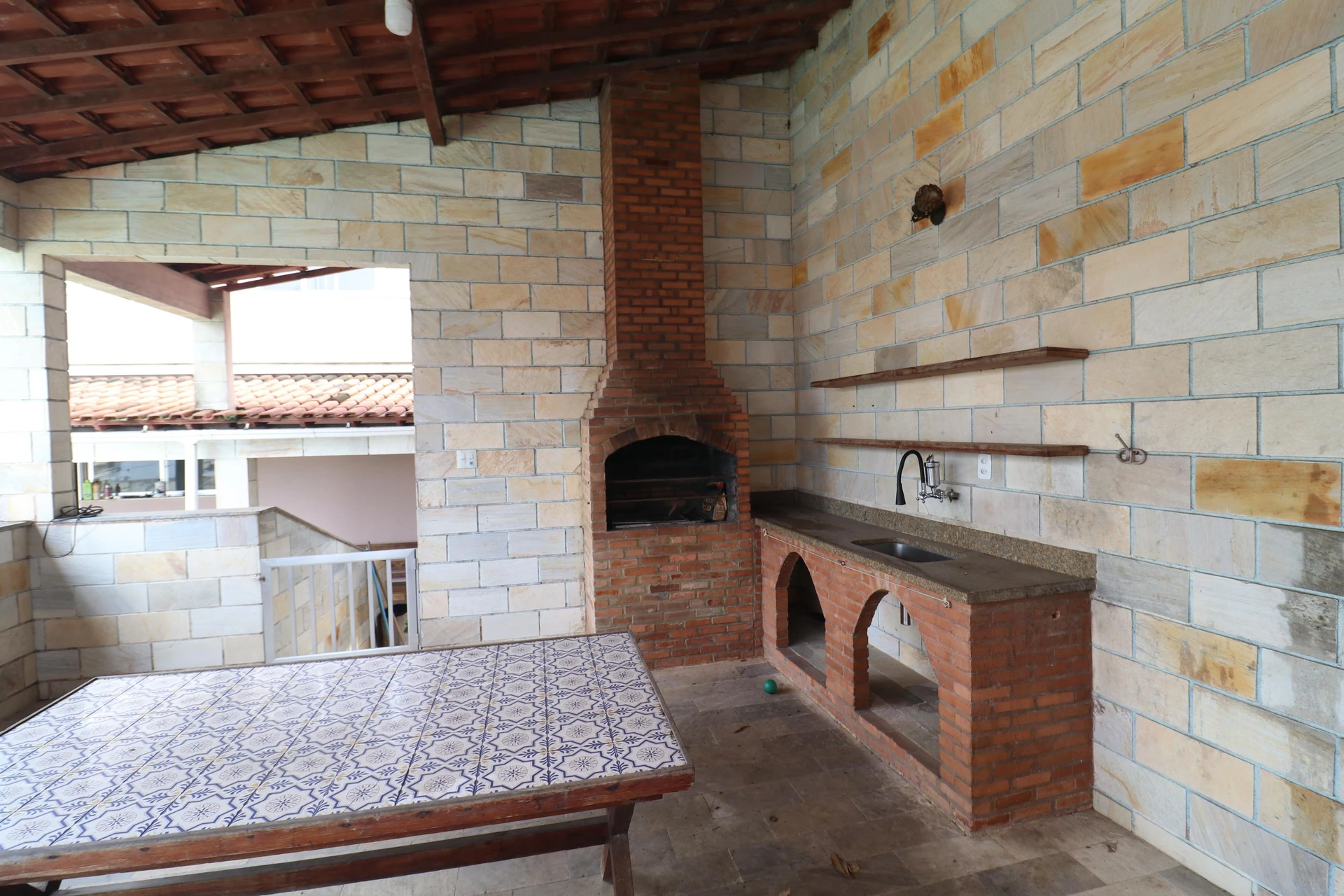 10-bedroom house with a bathtub in Rio de Janeiro — photo 7