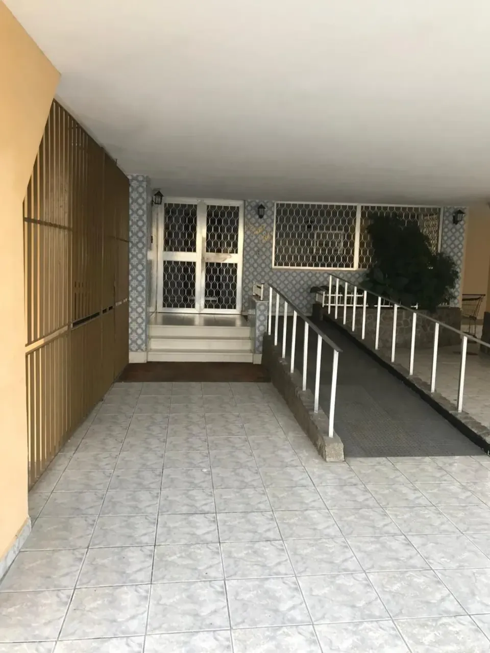 2-bedroom apartment with enclosed balcony and parking — photo 12